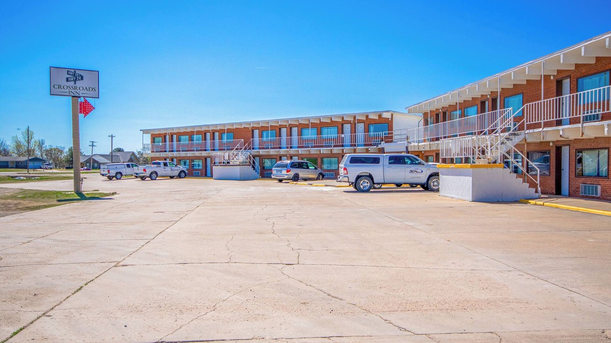 Osborne Hotel | OYO Crossroads Inn