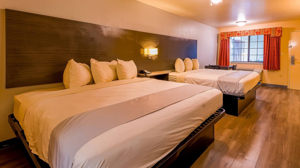 Sweet Home Hotel | OYO Hotel Yoakum West