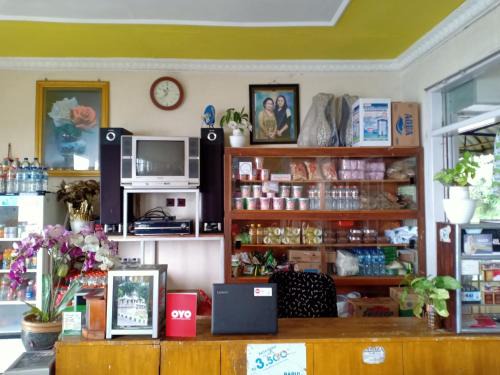 Plaosan Hotel | OYO Life 3020 Penginapan Citra Rasa