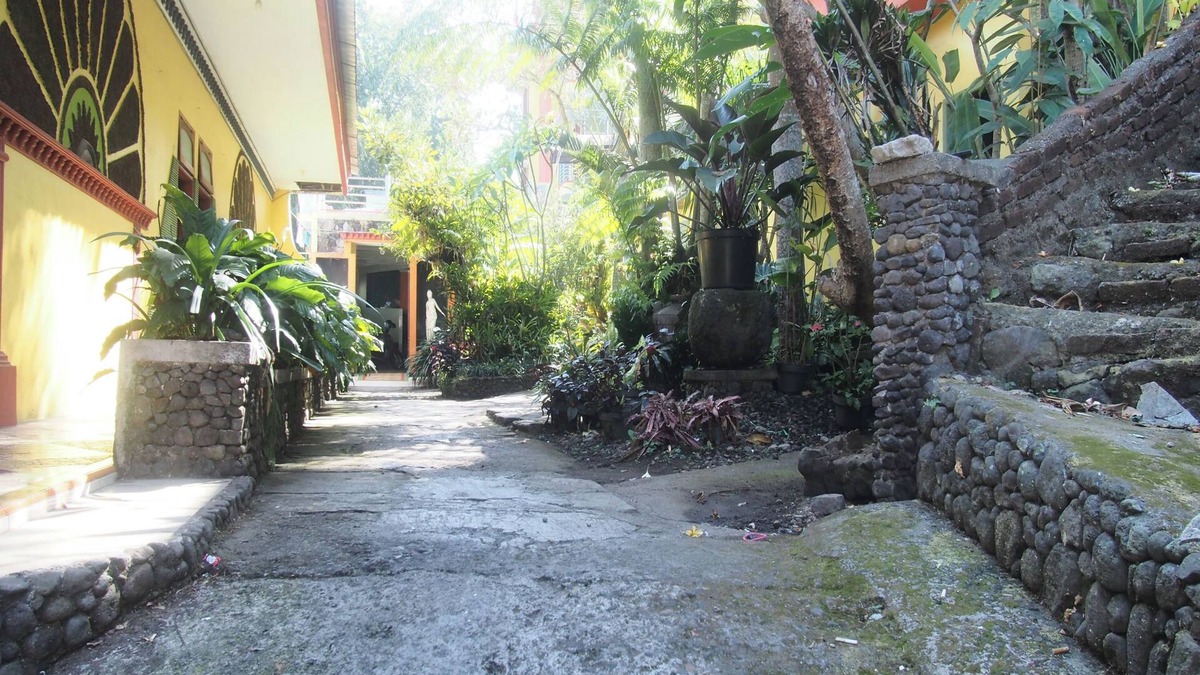 Prigen Hotel | OYO Life 90646 Villa Karsinem Pasuruan