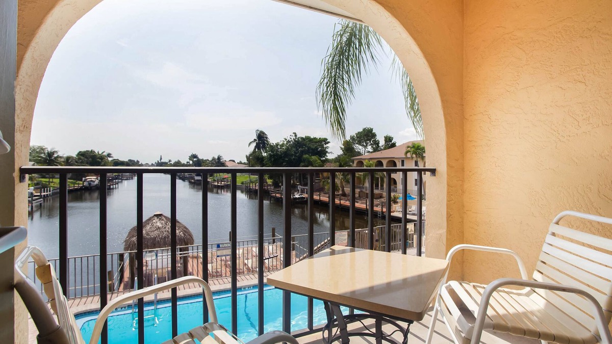 Caloosahatchee Hotel | OYO Waterfront Hotel - Cape Coral/Fort Myers, FL