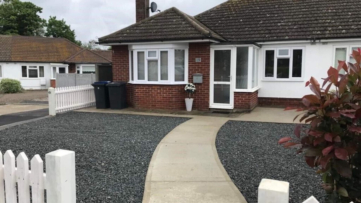 Swalecliffe House | OYSTER BEACH COTTAGE - NEWLY REFURBISHED - 2 Bed Holiday Home