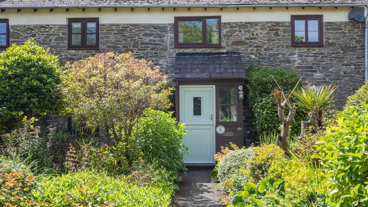 Salcombe Cottage | OYSTER COTTAGE, pet friendly, character holiday cottage in Salcombe
