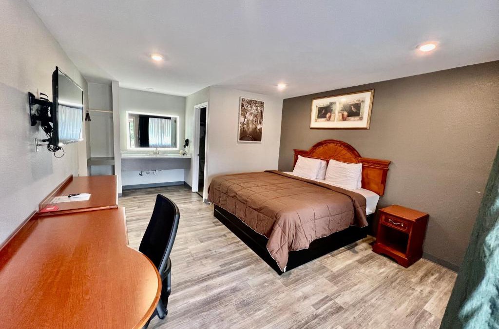 Ozark Hotel | Ozark Inn & Suites