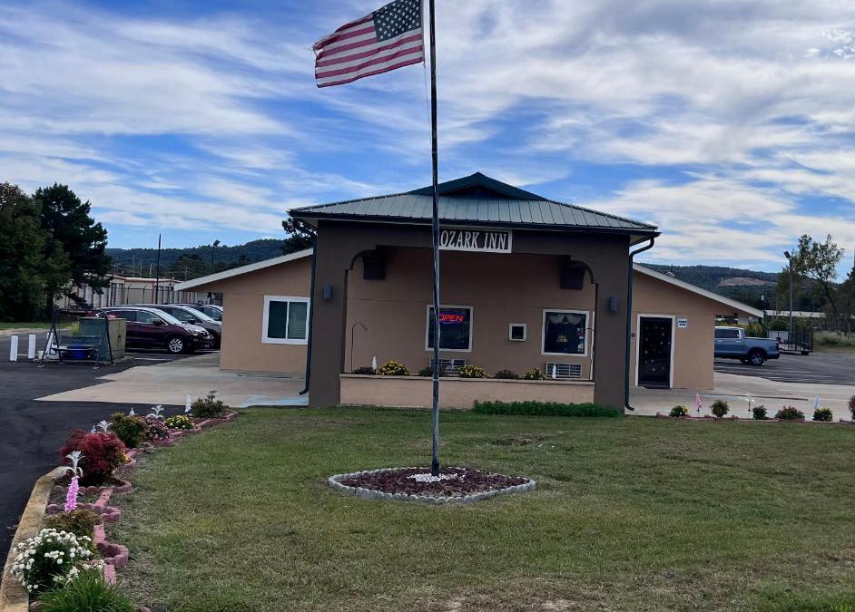 Mena Hotel | Ozark Inn