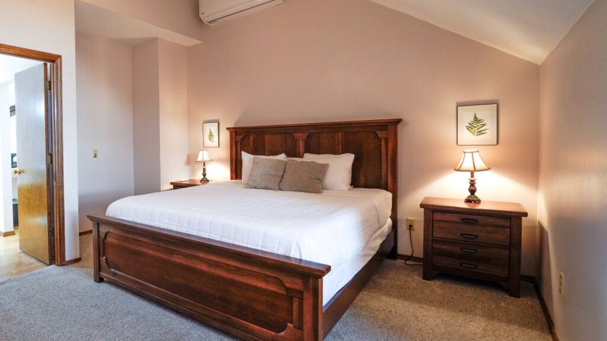 Ponce De Leon Bed & Breakfast | Ozark Misty Morning Suite