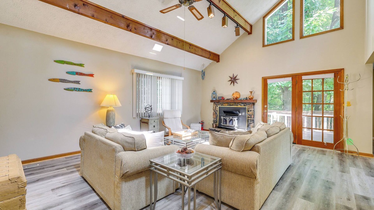 Holiday Island House | Ozark Mountain View Retreat w/Hot Tub!