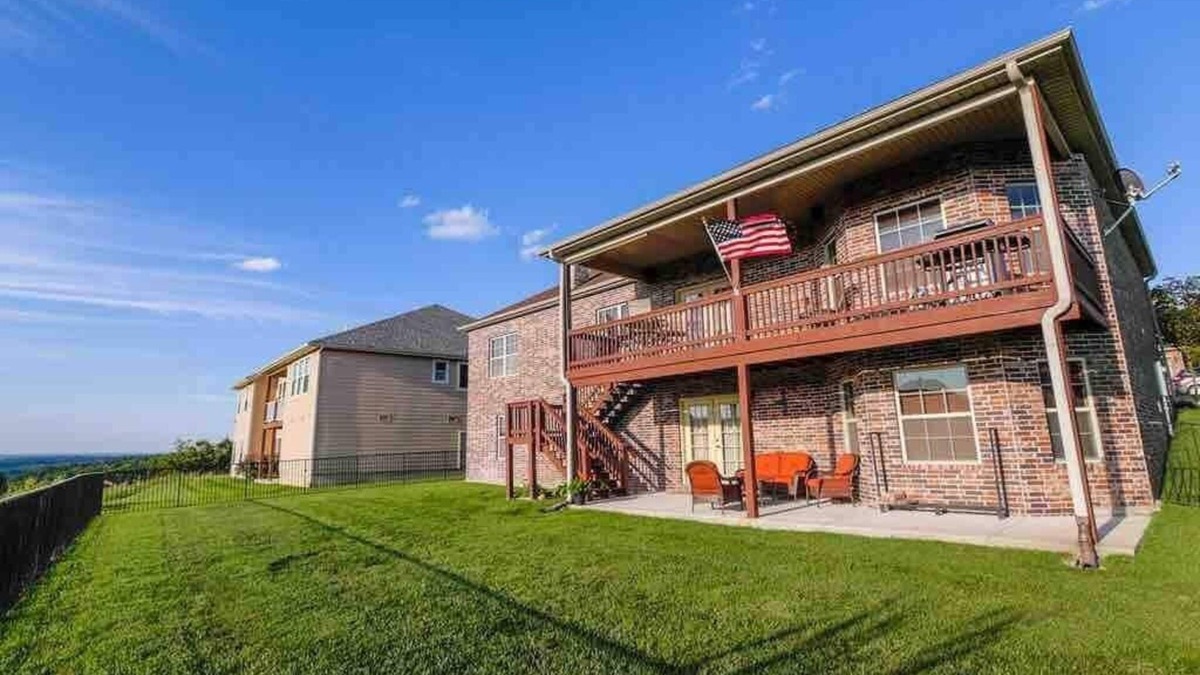 Fieldstone Bluffs House | Ozark Mountain views! Family! Quiet area!