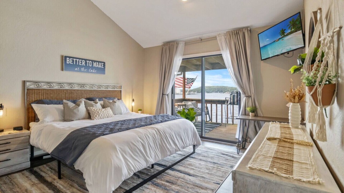 Lake Ozark Condo | Ozark Upper Deck – Top Floor Waterfront Condo!