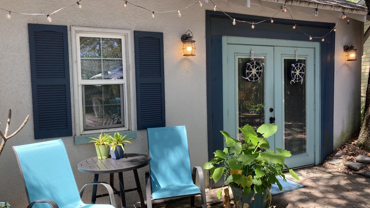 Ozona Apartment | Ozona Guesthouse! 3 Blocks to Pinellas Trail, Brewery, Eats, & Dog Friendly!