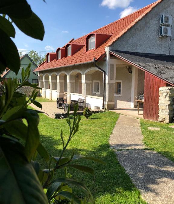 Pecsely Apartment | Pécsely House Apartman