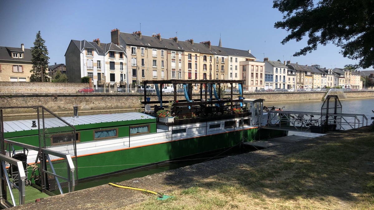 Liberation Boat Rental | Péniche - Santez Anna