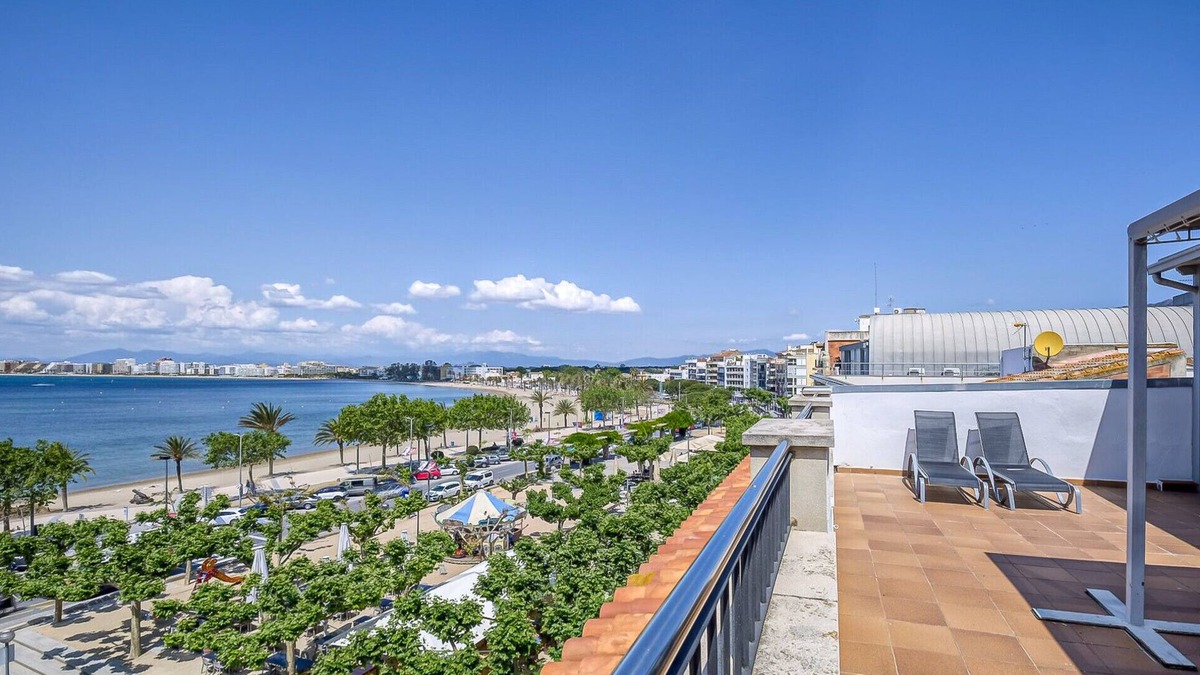 Roses Town Center Apartment | P.C. GREGAL 4 ATICO Roses
