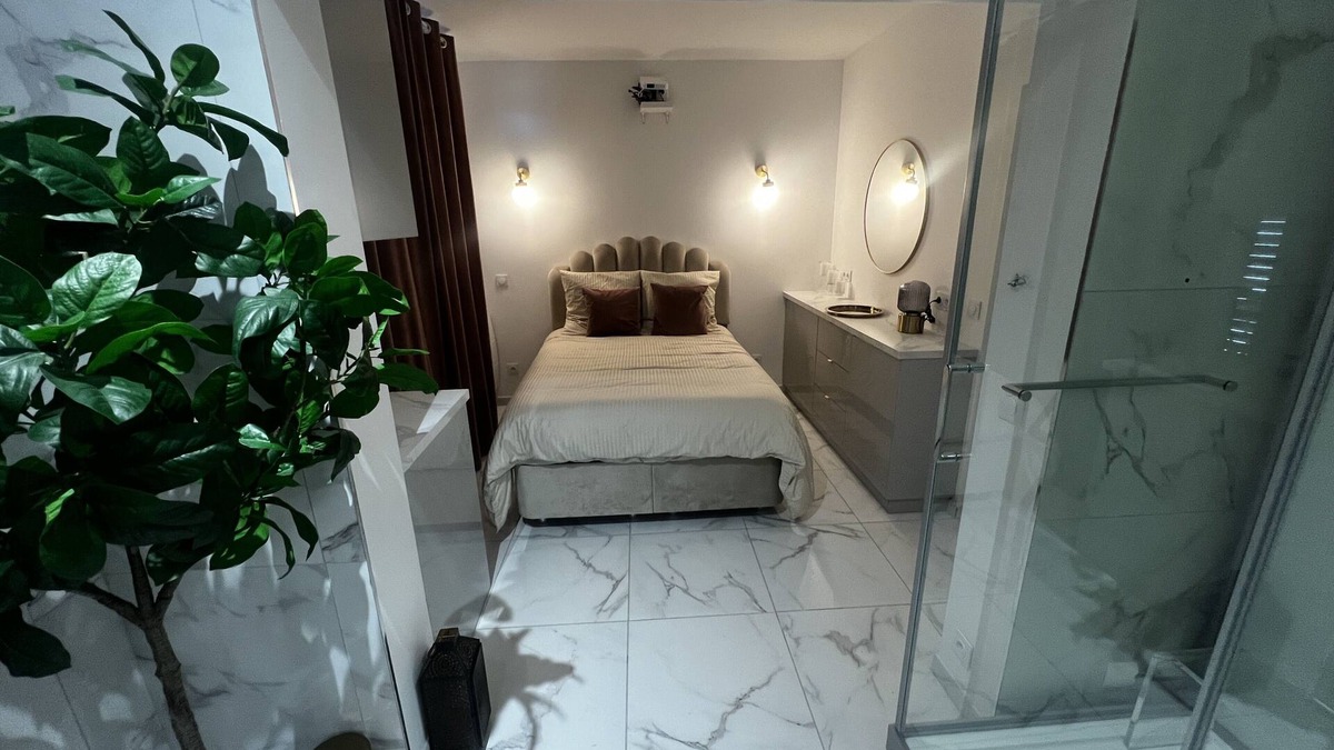Les Pavillons-sous-Bois Apartment | P23 Suite 5 Etoiles - Hammam d'exception, relaxation et détente absolu