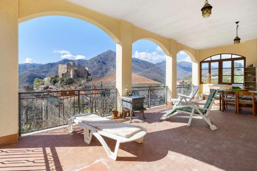 Castelvecchio di Rocca Barbena Apartment | Panorama Medievale