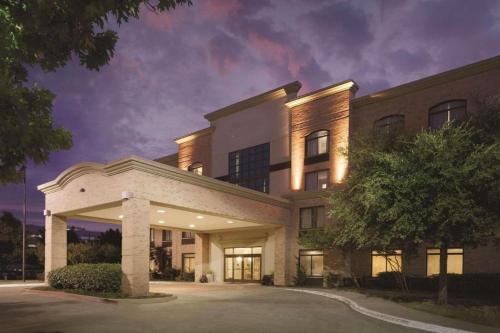 Addison Hotel | Pace Hotel Addison