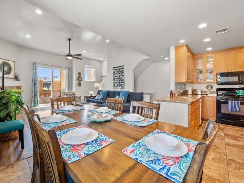 Pacific Beach House | Pacific Beach Dreaming - AC, walk 2 town, garage & beach