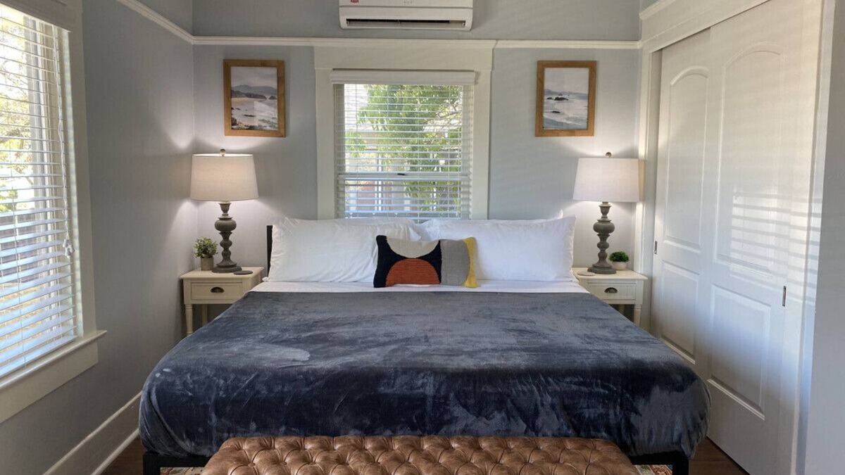 South Park Apartment | Pacific Craftsman One Bedroom With Washer Dryer Heart Of South Park