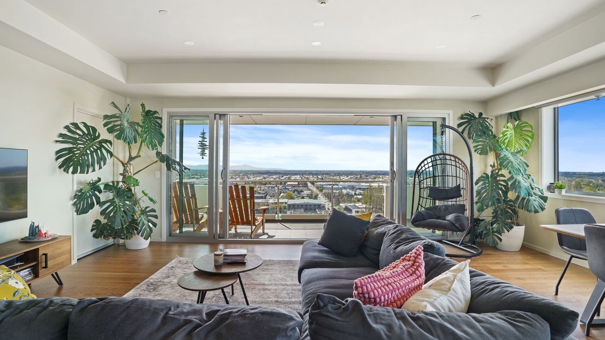 Christchurch City Centre Cottage | Pacific Panorama - Christchurch Holiday Apartment