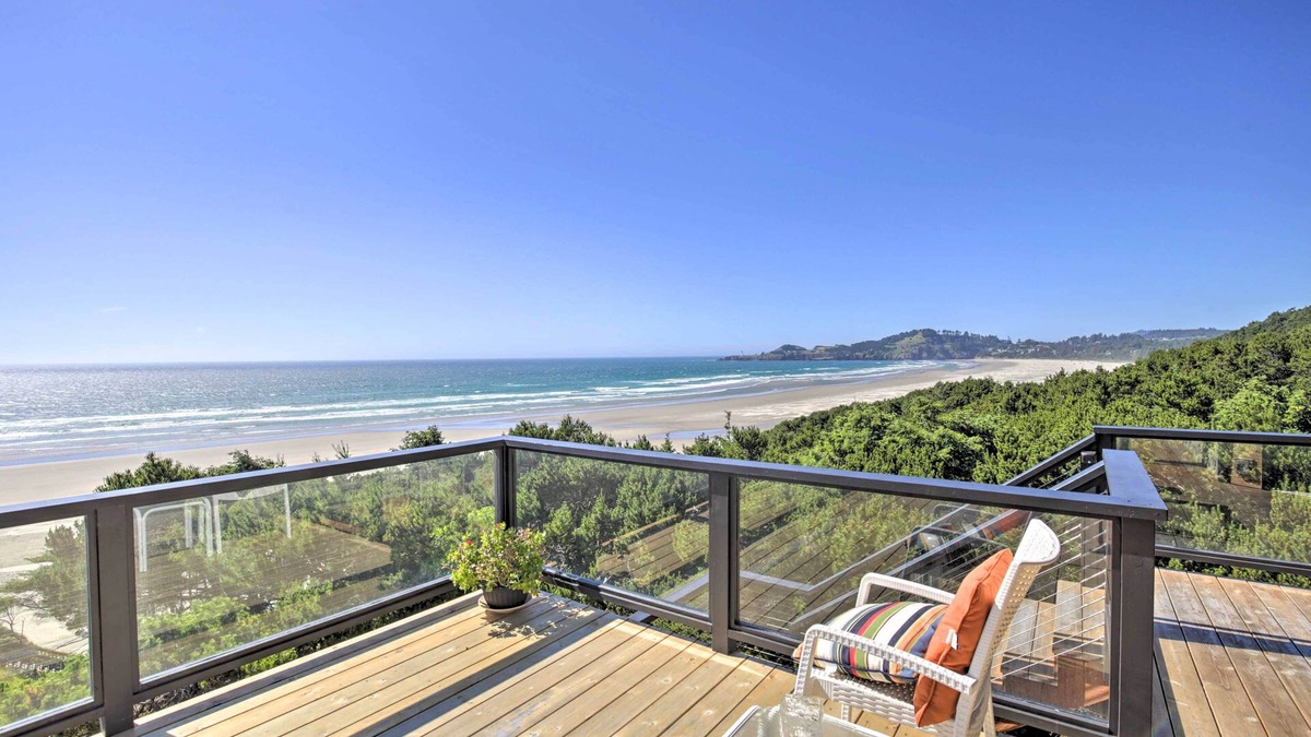 Newport House | ‘Pacific Penthouse’ with Sunroom & Ocean Views!