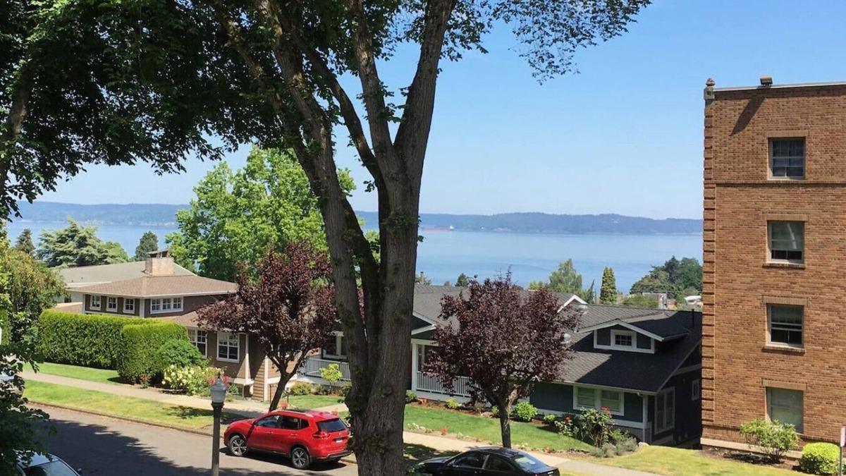 North End Condo | Pacific View Best Area 2 Bathrooms WD Jacuzzi Bath