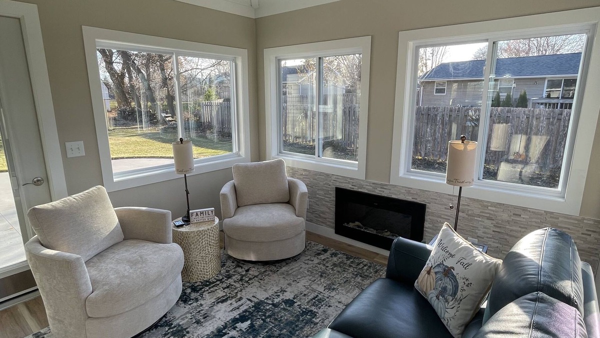 Forest Junction House | Packer Games, EAA, 2025 NFL Draft, Performing Arts - Cozy Complete Stay with Us!