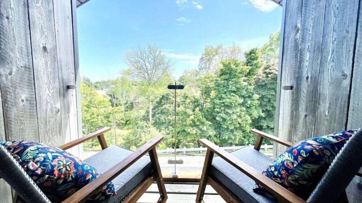 Meaford Apartment | "Paddle" at Hills Meaford