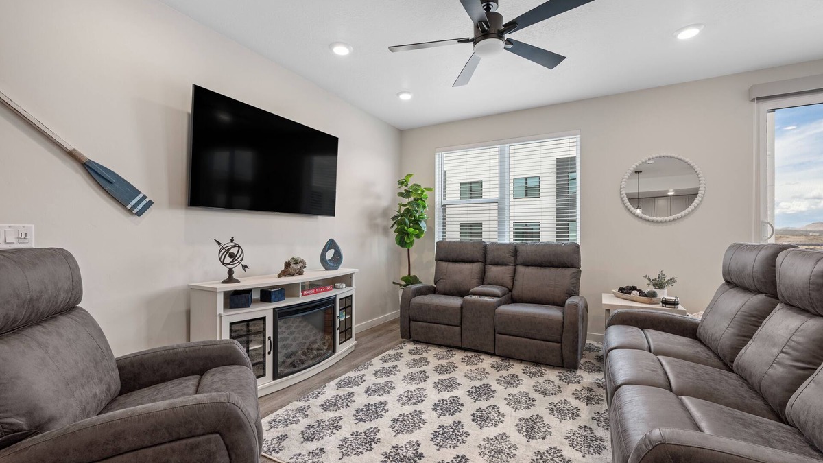 St. George Condo | Paddle Away: Desert Color Lagoon + Beaches