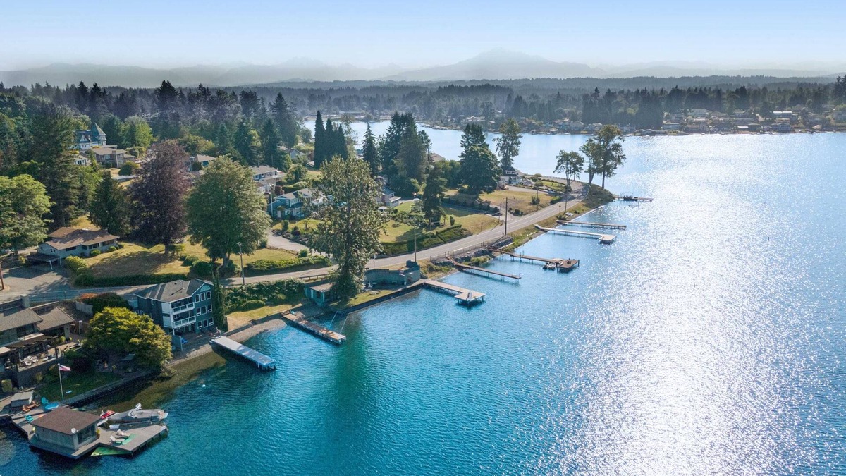 Lake Stevens House | Paddle Boards | Private Dock | Sleeps 7