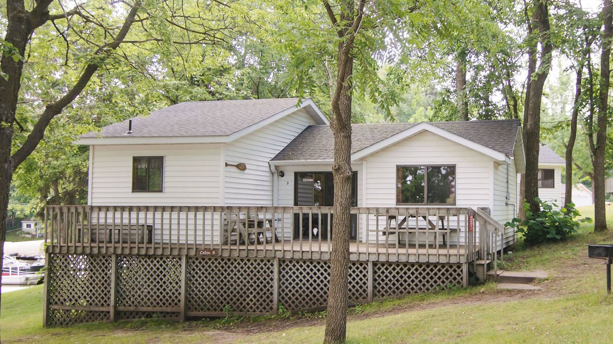 Richmond Cabin | Paddle Inn, 3BR lakefront cabin on the Horseshoe Chain of Lakes in Richmond, MN