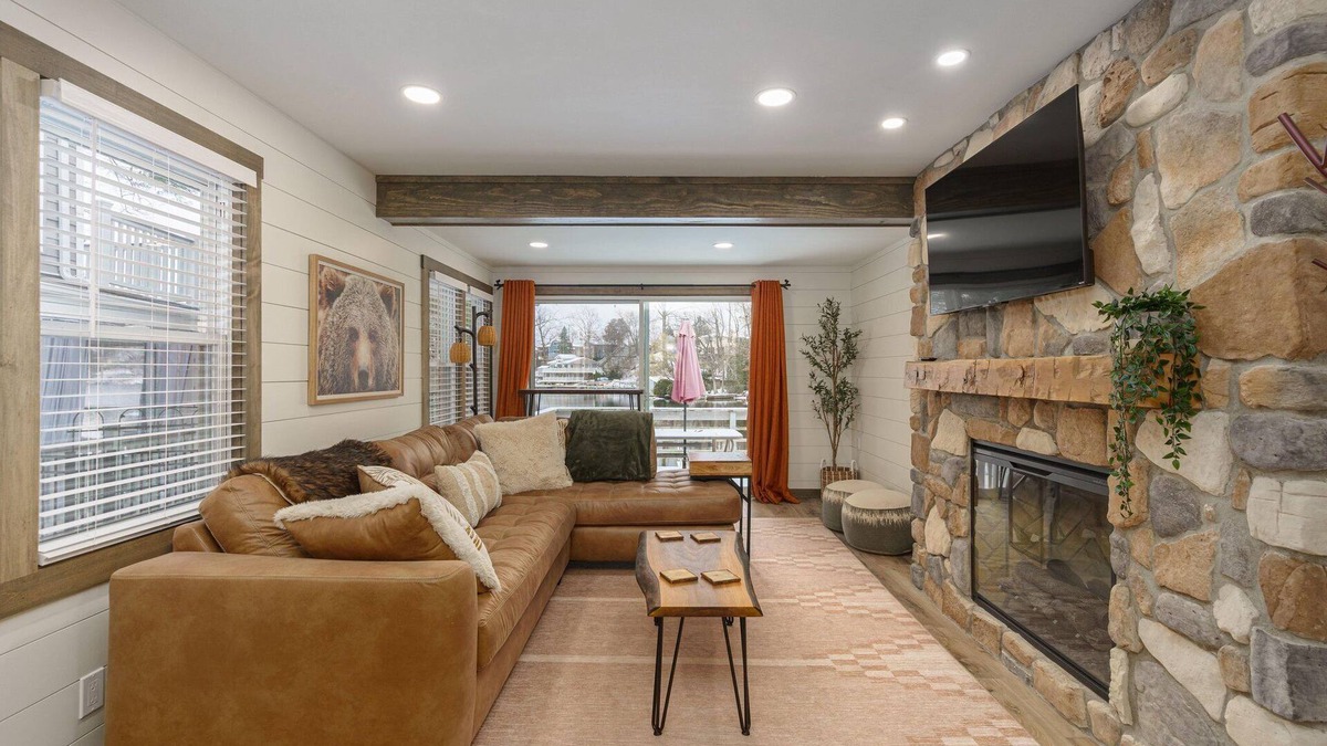 Lake Orion House | Paddler's Paradise: Serene Lake-Front Retreat in Lake Orion, MI