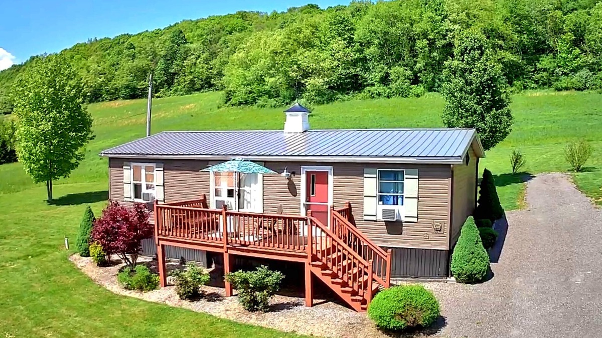 Confluence Cottage | Paddlington Bear Cottage-Access to Water, Sunsets and Hot Tub!