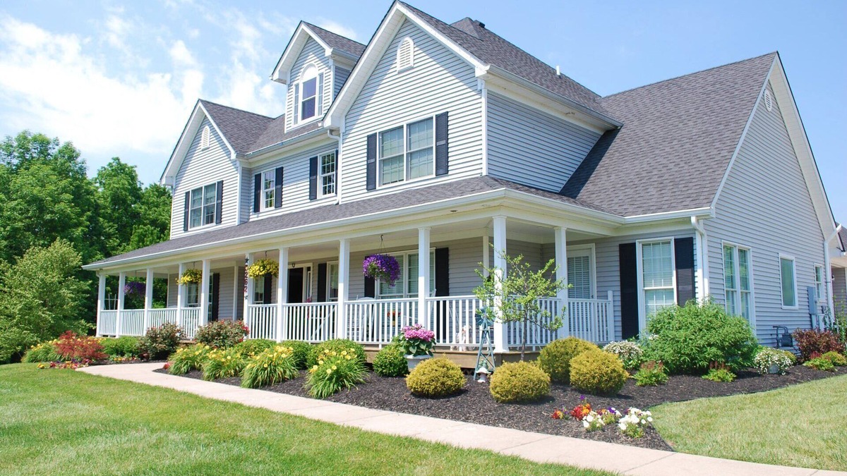 La Grange Bed & Breakfast | Paddock Apt Luxury Family King Suite with sun room and jacuzzi tub