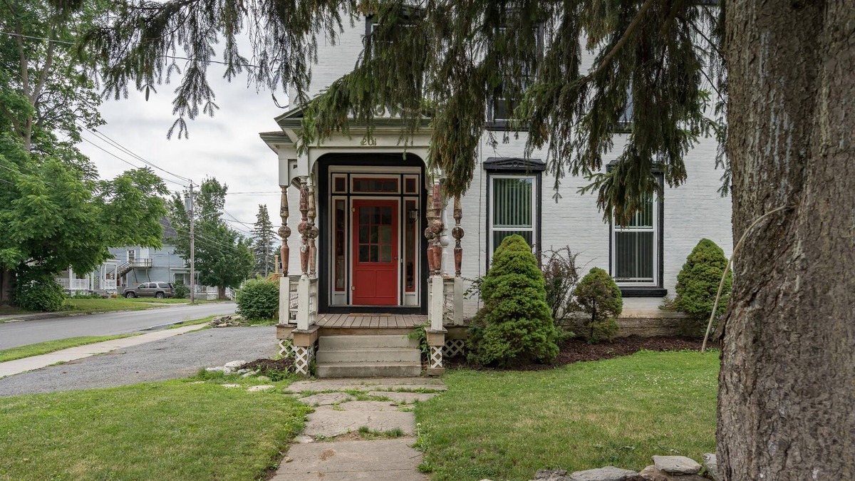 Watertown House | Paddock Street Executive home