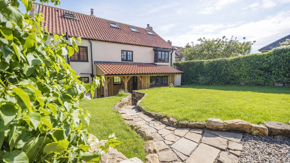 Osmotherley Cottage | Paddock View - a cottage that sleeps 8 guests in 4 bedrooms