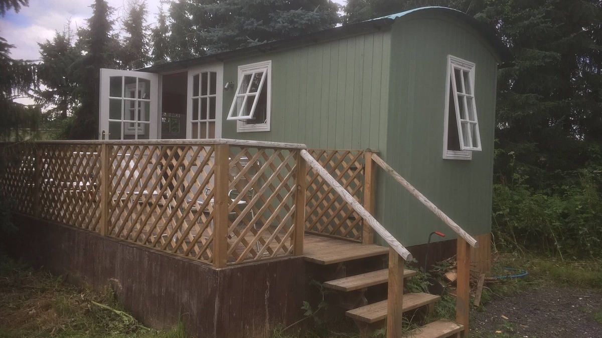 Alderholt Apartment | Paddock View Shepherds Hut