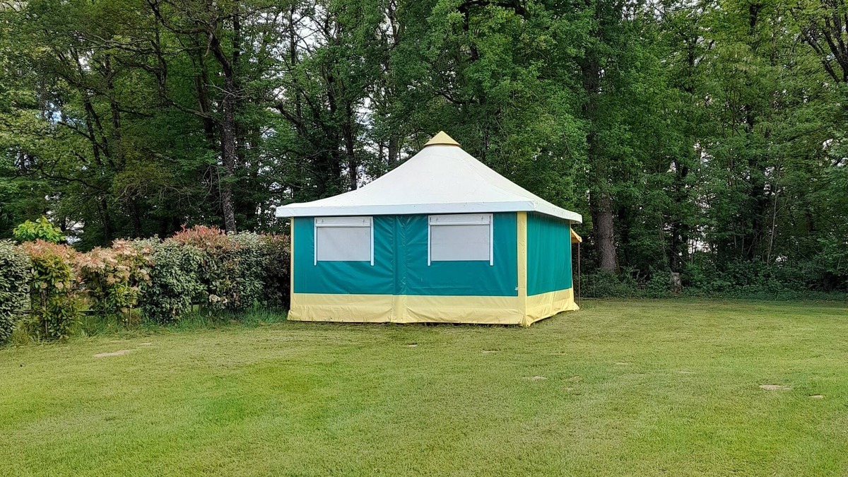 Fajoles RV Rental | Pagan tent. On flat, shady grounds, with swimming pool. Quietly.