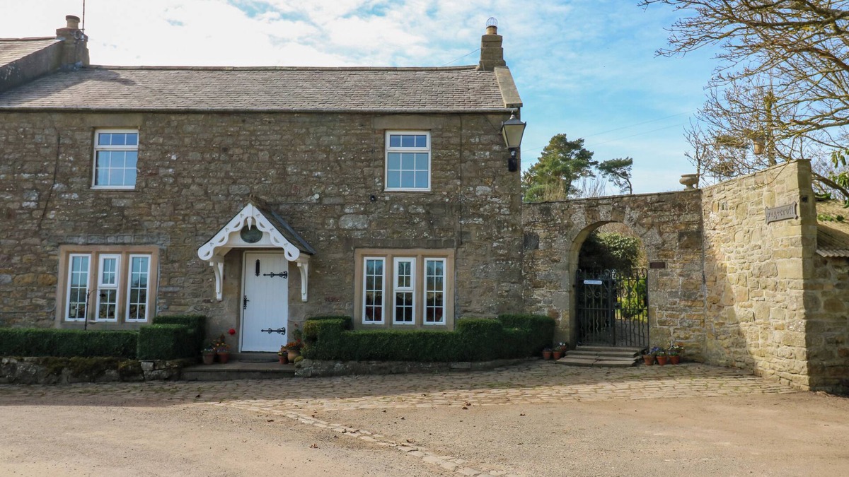 Haydon Bridge Cottage | PAGECROFT COTTAGE, family friendly, with a garden in Haydon Bridge