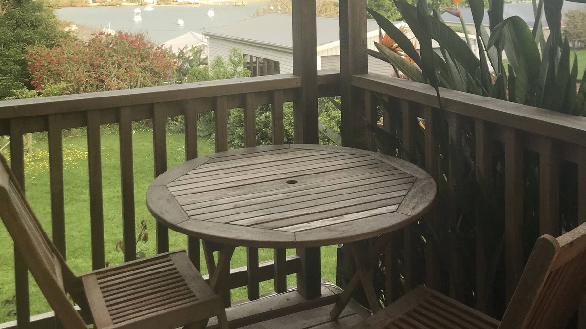 Pahi Cottage | Pahi - Kaipara Fishing Village! 2 minute walk to harbour swimming beach.