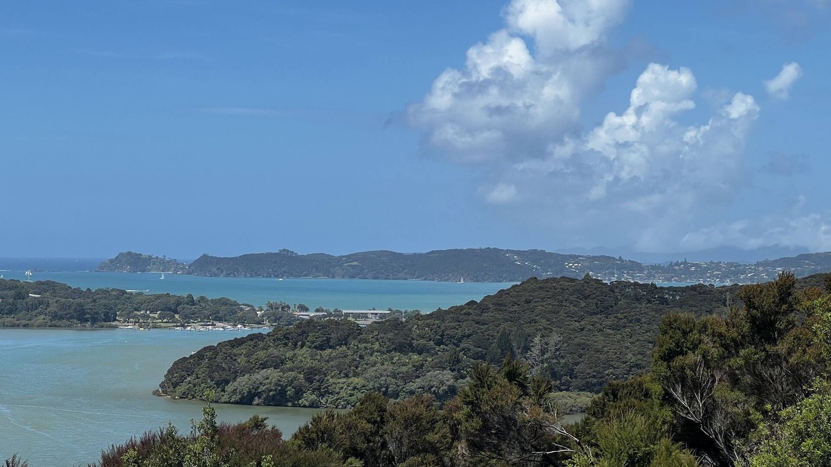 Haruru House | Paihia Sea views, 3 minutes drive to Paihia, 3 bed home