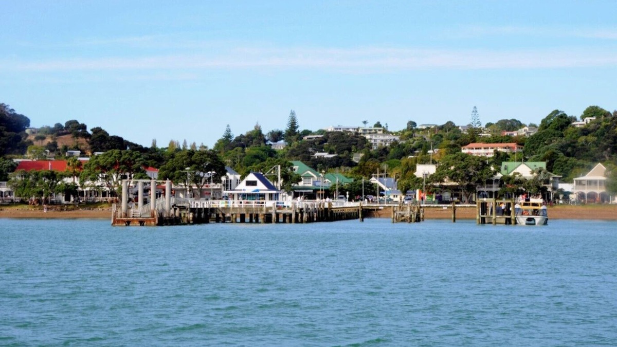 Paihia Apartment | Paihia waterfront unit for weekly rental