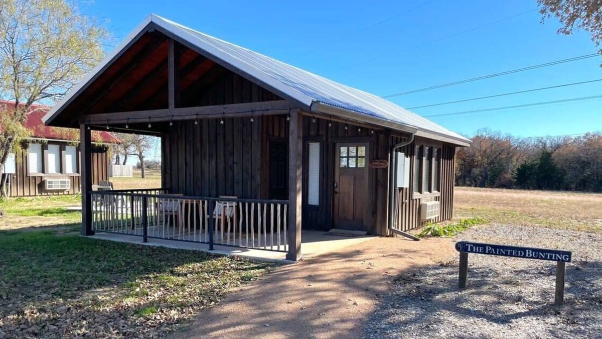 Elm Mott Ski Chalet | Painted Bunting Cabin (15 MIN to Magnolia/Baylor)