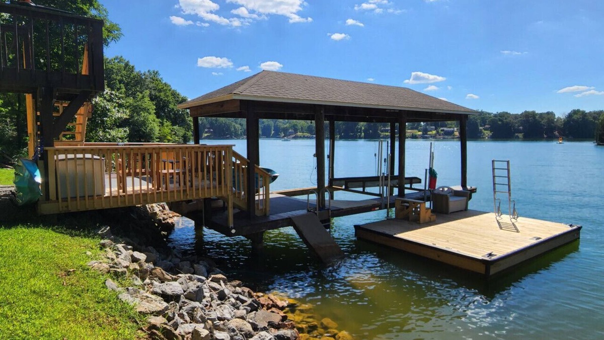 Westlake Corner House | Painted Sky Landing - Dog-friendly/Game Room/Water Toys