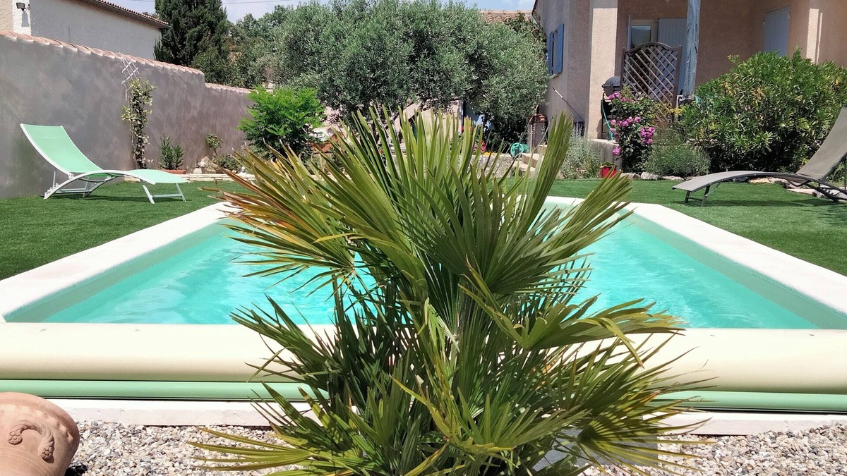 Maubec Villa | PAISIBLE VILLA WITH SWIMMING POOL AT THE FOOTS OF THE LUBERON for 6 people.