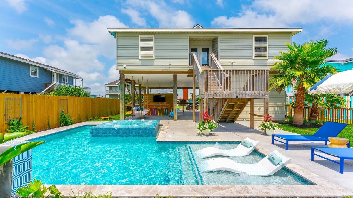 Galveston House | 𝐏𝐚𝐢𝐱 𝐁𝐥𝐞𝐮 Pool & Spa | 4 Bedroom | Pets | Modern Coastal Beach Home