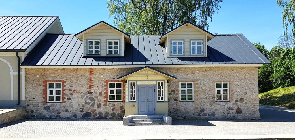 Poltsamaa Parish Hotel | Pajusi Mõisa Külalistemaja