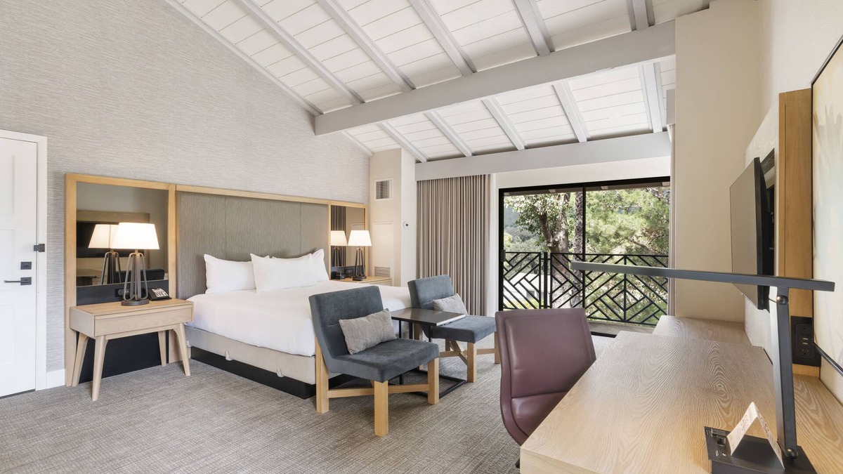 Fallbrook Hotel | Pala Mesa Golf Resort