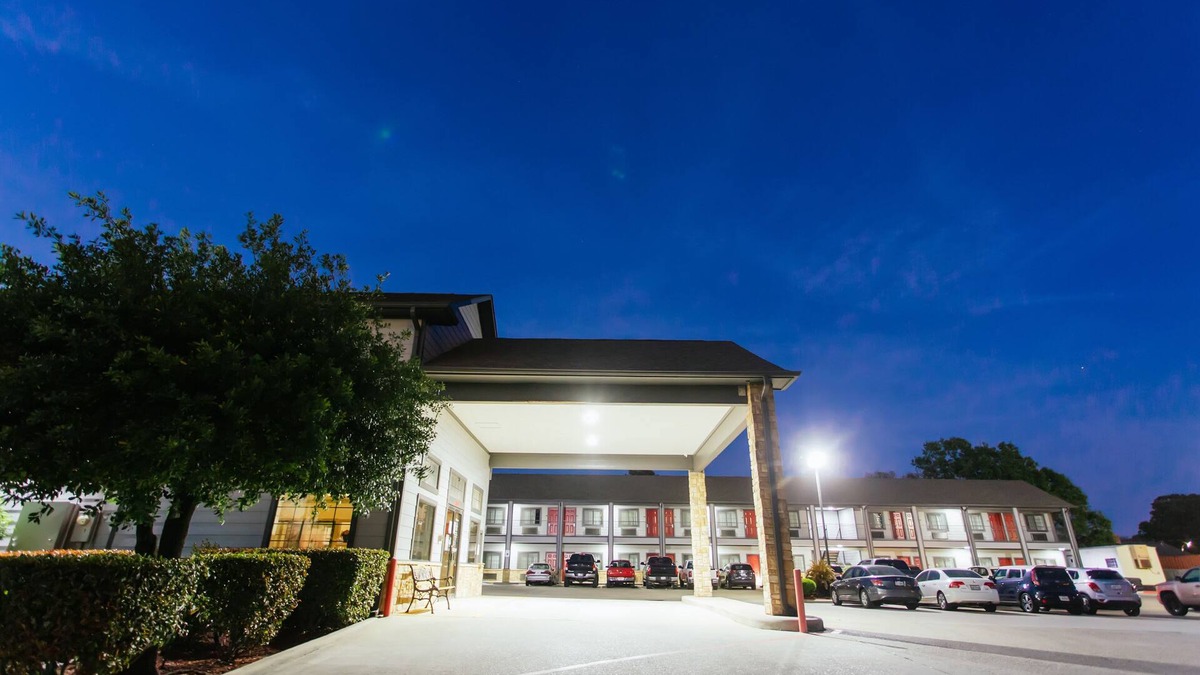 Baytown Hotel | Palace Inn Baytown Spur TX-330
