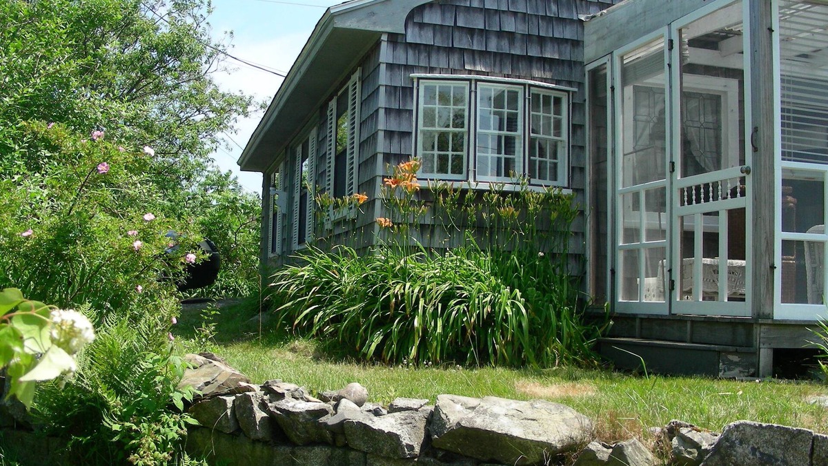 Fortunes Rocks Cottage | 'Palace' Oceanfront, Picturesque Cove & Semiprivate Beach