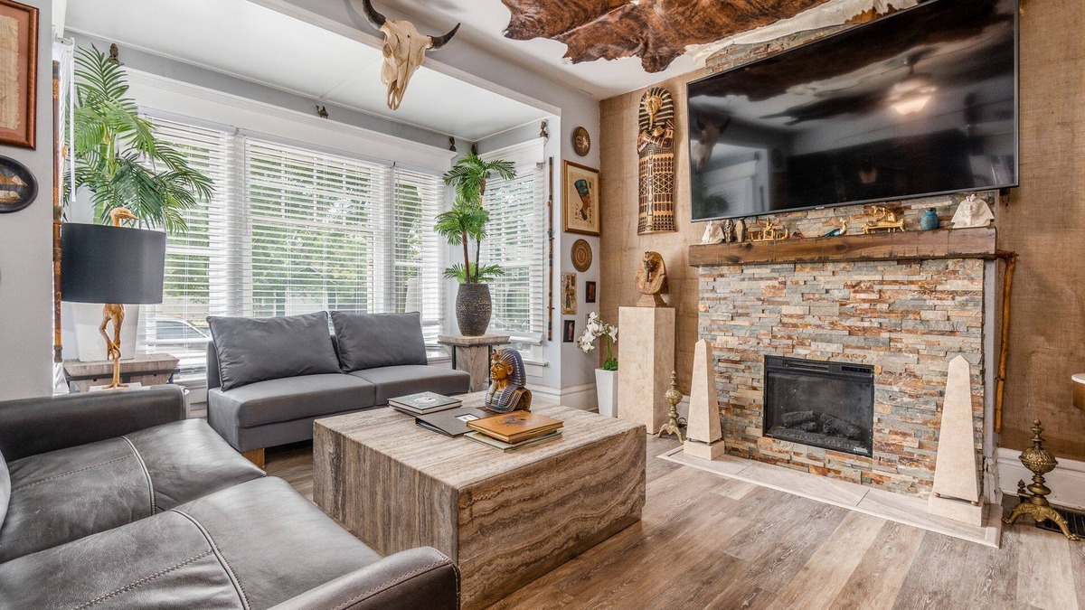 Old North Columbus House | Palace Ramses: OSU/SOHUD Luxury Home w/Barcade/Gym/Throne/1st Flr Master Suite